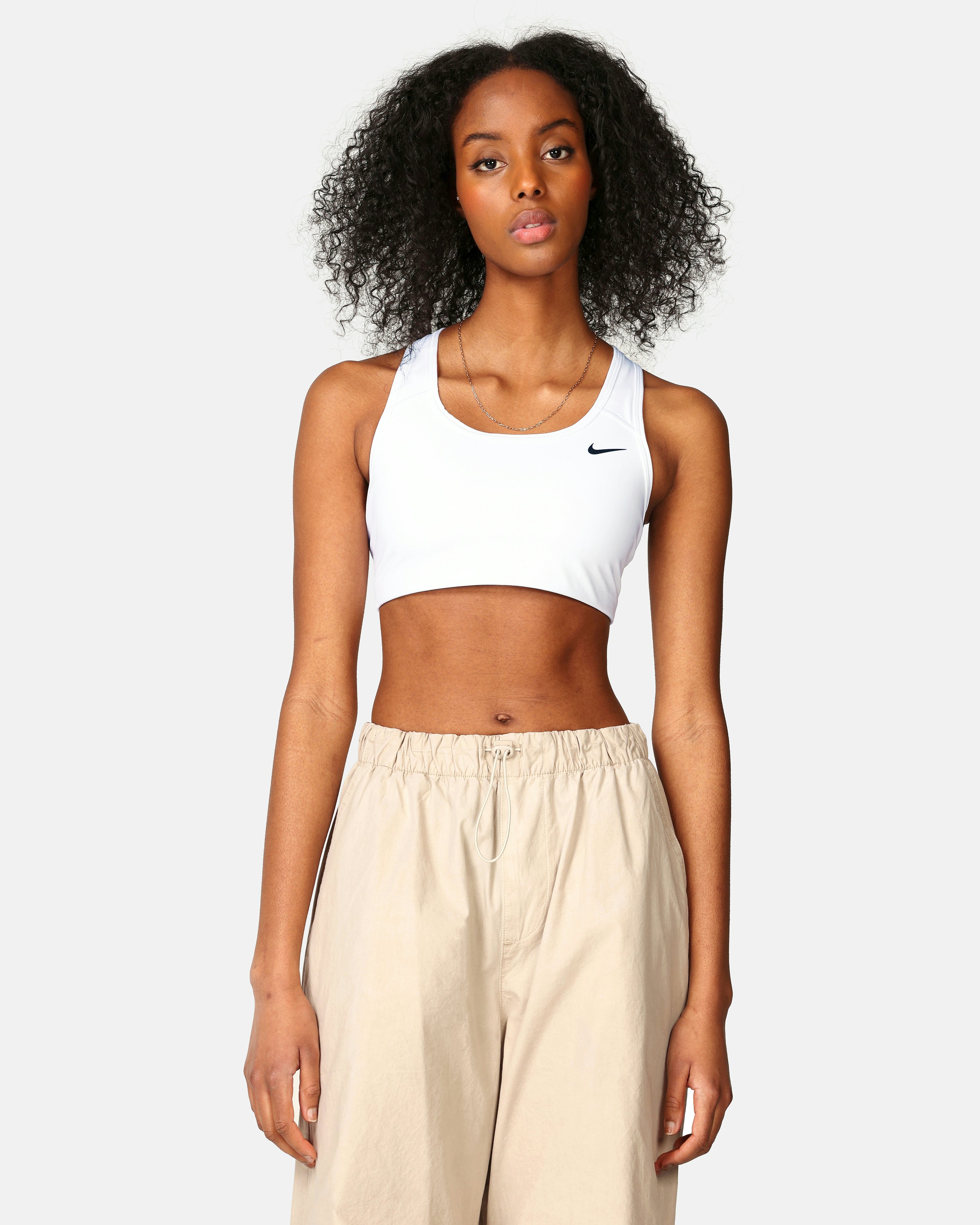 Nike W NK DF Swsh 1pp Bra Sports Bra Women's, White/Black : :  Fashion