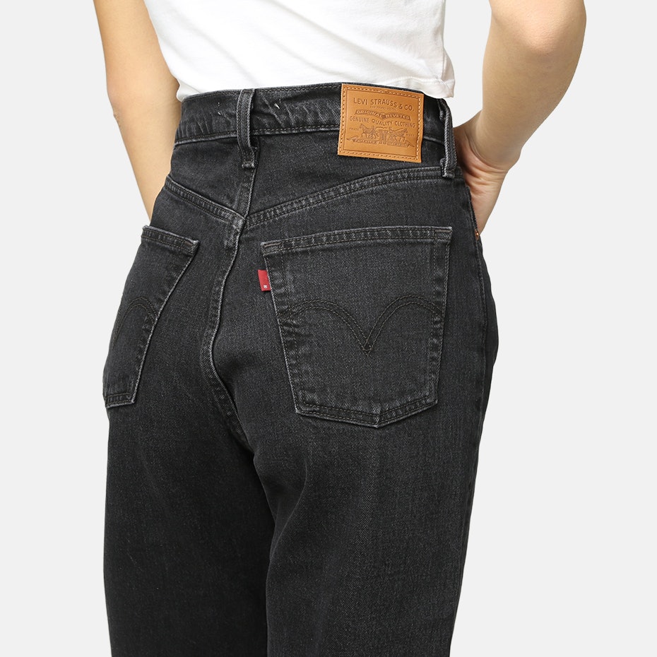 black wash levis