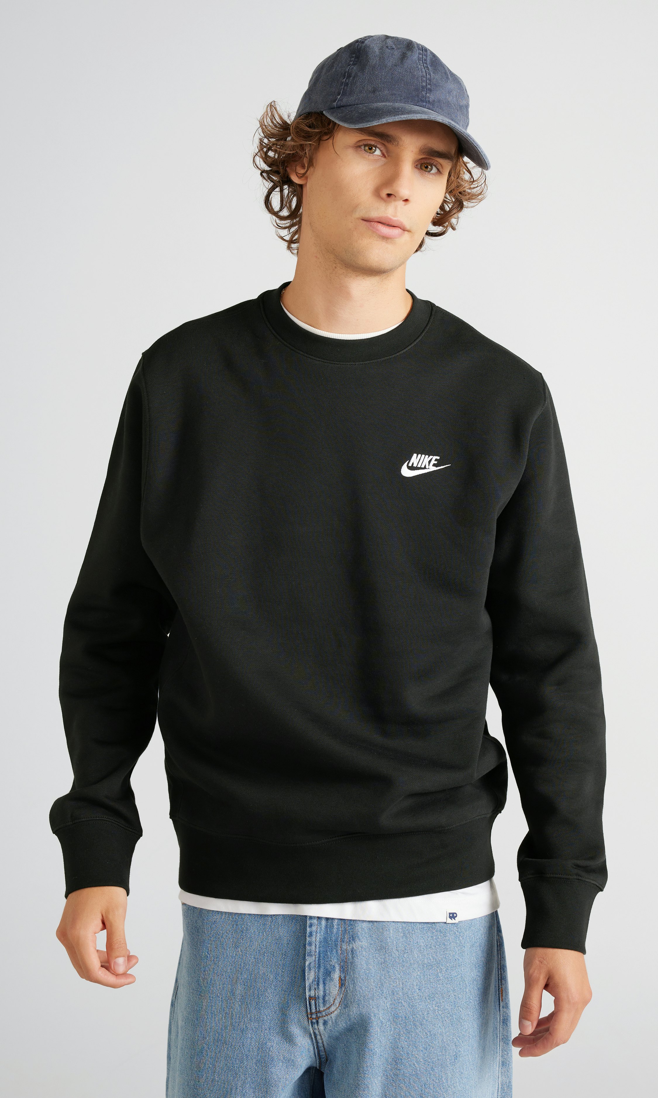 black crew neck nike sweatshirt