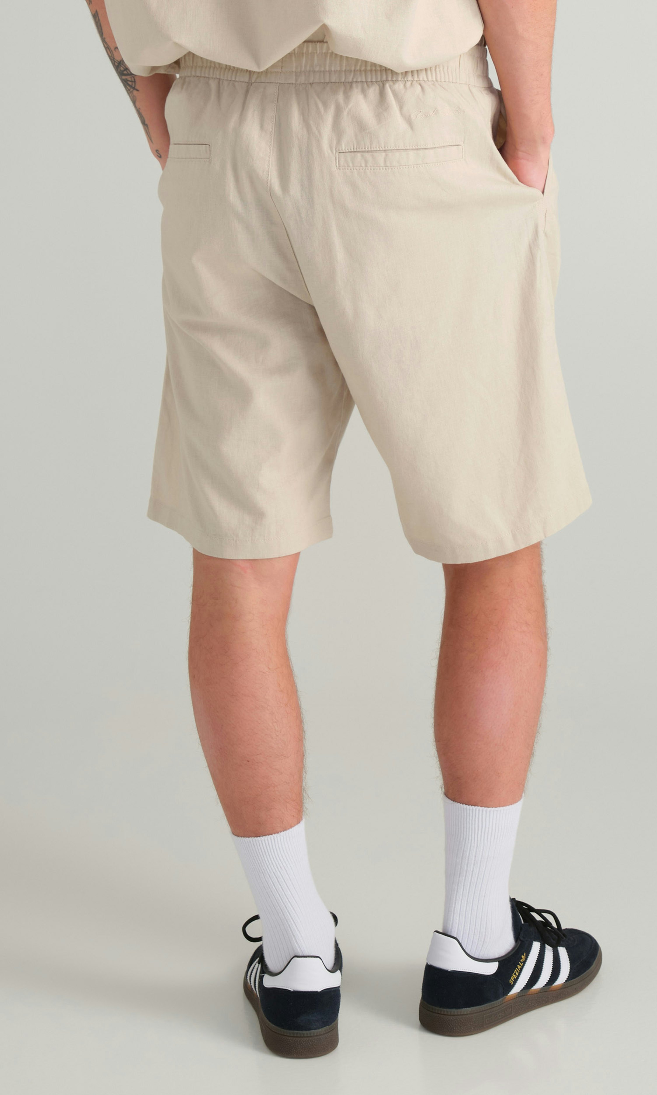 【Off White】LAUNDRY SLIM S/S TEE BEIGE BEIGE ★関税送料込み SWEET SKTBS Linen Blend Shorts Light beige | Men | Junkyard
