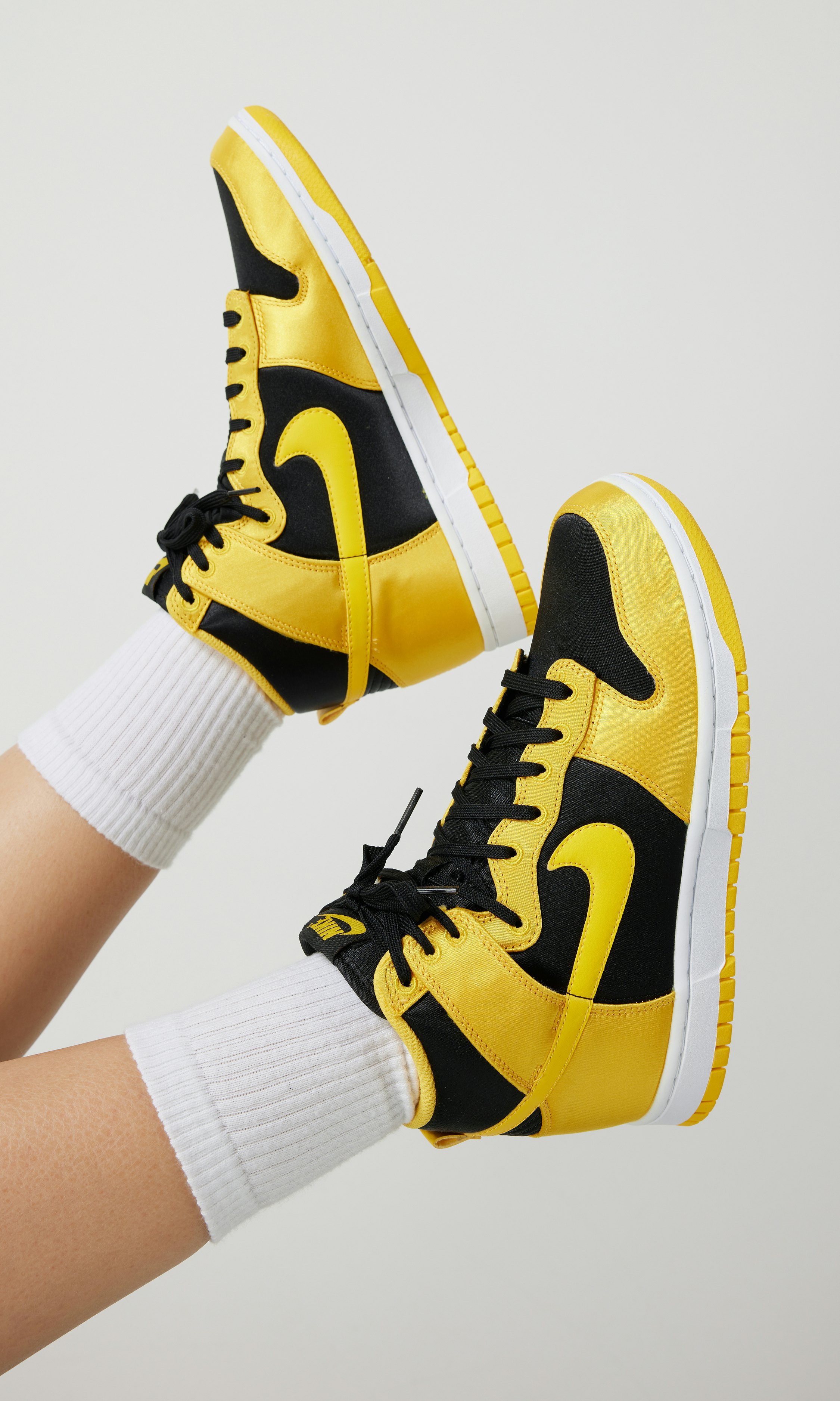 靴 NIKE Women's Dunk High UP \"Gold/Black\" Amazon.com | Nike Womens WMNS Dunk HIGH LXX DX0346 001