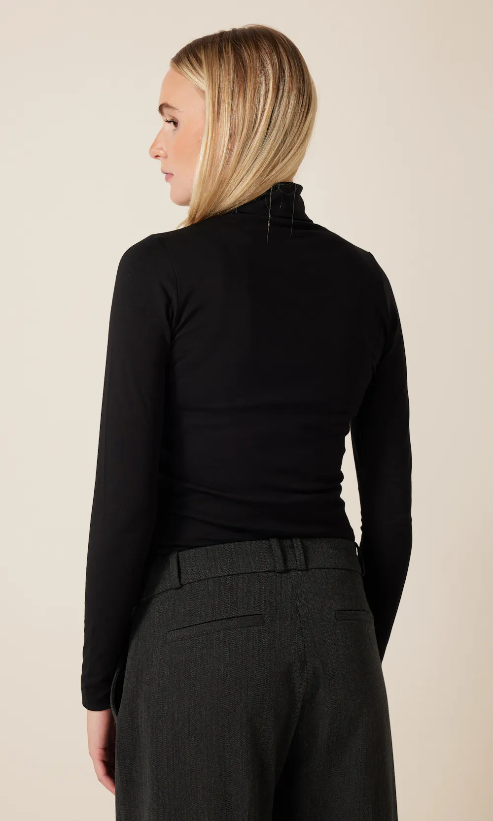 Yôke Soft Turtleneck Black | Women | Junkyard