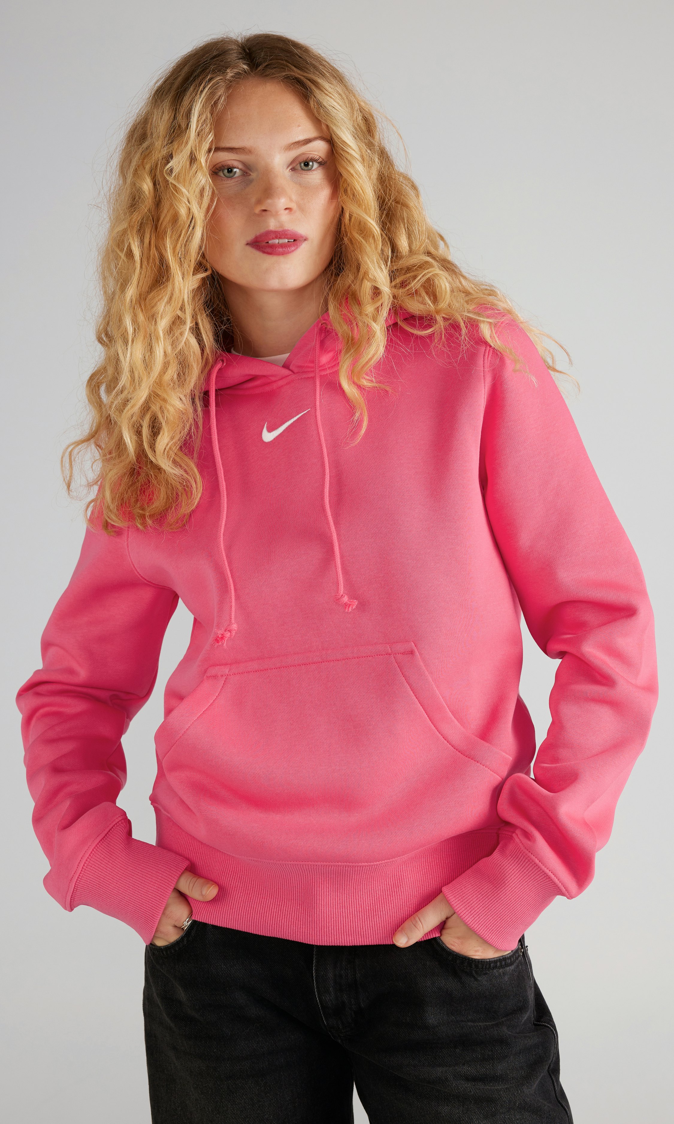 womens pink nike sweatshirt